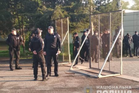 Куликово поле и Соборная площадь под охраной полиции (фото, видео)