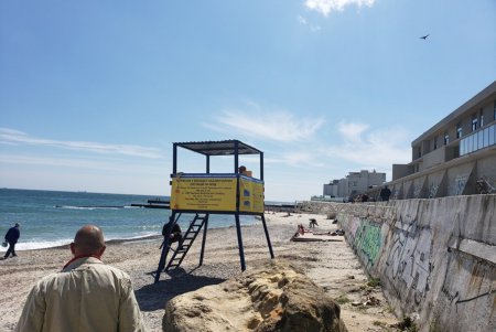 На пляжах города начали работать спасатели (фото) 