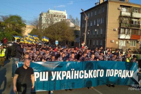 На улицах Одессы проходит «Марш украинского порядка» (фото)