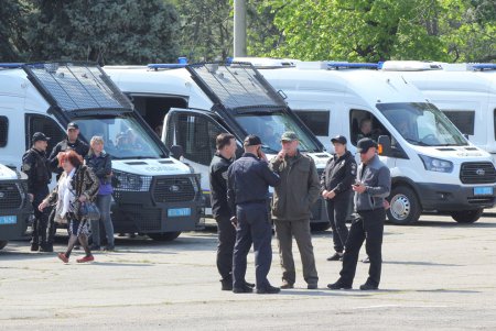 Пятая годовщина трагедии 2 мая: на Куликовом поле выпустили в небо черные и белые шары (фоторепортаж)