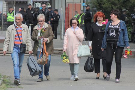 Пятая годовщина трагедии 2 мая: на Куликовом поле выпустили в небо черные и белые шары (фоторепортаж)