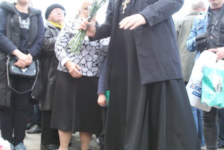 Пятая годовщина трагедии 2 мая: на Куликовом поле выпустили в небо черные и белые шары (фоторепортаж)