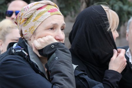 Пятая годовщина трагедии 2 мая: на Куликовом поле выпустили в небо черные и белые шары (фоторепортаж)