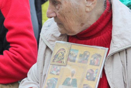 Пятая годовщина трагедии 2 мая: на Куликовом поле выпустили в небо черные и белые шары (фоторепортаж)