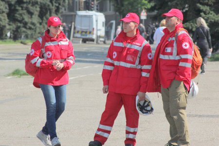 Пятая годовщина трагедии 2 мая: на Куликовом поле выпустили в небо черные и белые шары (фоторепортаж)