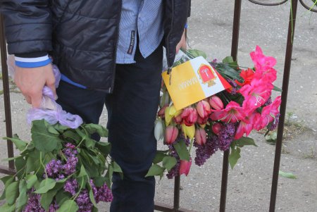 Пятая годовщина трагедии 2 мая: на Куликовом поле выпустили в небо черные и белые шары (фоторепортаж)