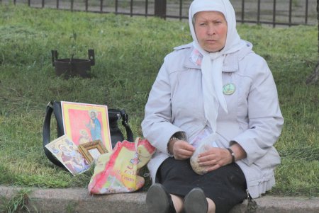 Пятая годовщина трагедии 2 мая: на Куликовом поле выпустили в небо черные и белые шары (фоторепортаж)