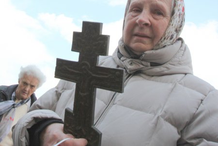 Пятая годовщина трагедии 2 мая: на Куликовом поле выпустили в небо черные и белые шары (фоторепортаж)