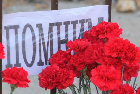Пятая годовщина трагедии 2 мая: на Куликовом поле выпустили в небо черные и белые шары (фоторепортаж)
