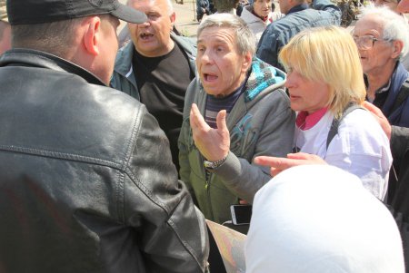 Пятая годовщина трагедии 2 мая: на Куликовом поле выпустили в небо черные и белые шары (фоторепортаж)