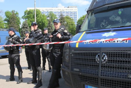 Пятая годовщина трагедии 2 мая: на Куликовом поле выпустили в небо черные и белые шары (фоторепортаж)