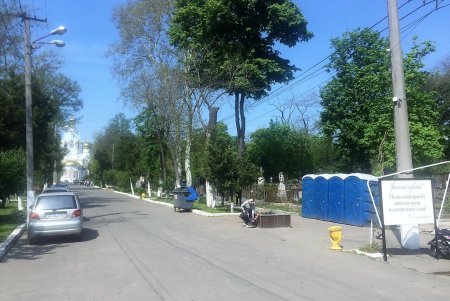 Городские кладбища подготовили к поминальным дням (фото)