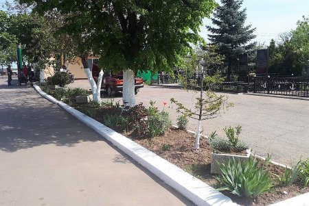 Городские кладбища подготовили к поминальным дням (фото)