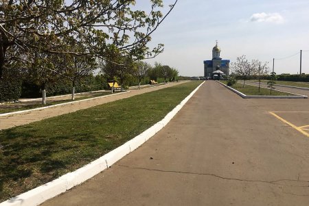 Городские кладбища подготовили к поминальным дням (фото)