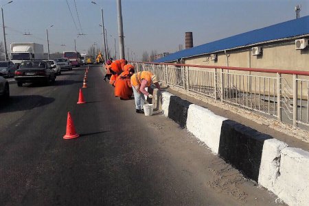 Спецтехника ежедневно убирает и моет одесские улицы (фото)