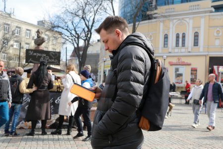 Одиночество среди людей (фоторепортаж)