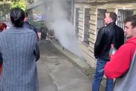 В подвале жилого дома на Дерибасовской горел мусор (фото) 
