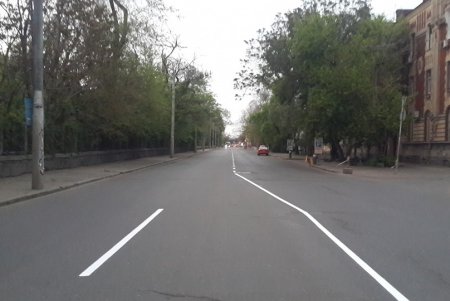 На площади Толбухина нанесли новую дорожную разметку (фото)