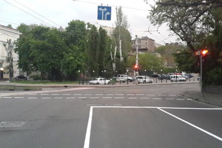 На площади Толбухина нанесли новую дорожную разметку (фото)