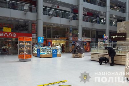 Взрывотехники не нашли опасных предметов в одесских торговых центрах (фото)