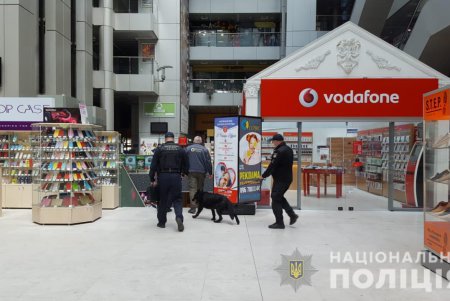 Взрывотехники не нашли опасных предметов в одесских торговых центрах (фото)
