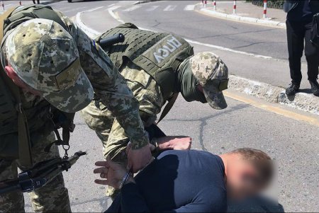 В Одессе обезвредили международную преступную группу, которая вербовала украинцев для работы за границей (фото, видео)