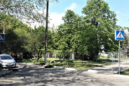 Дорожное движение возле школ на Таирова сделали более безопасным (фото)