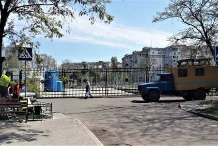 Дорожное движение возле школ на Таирова сделали более безопасным (фото)