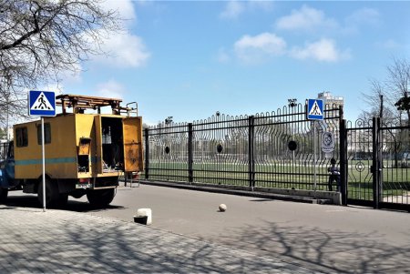 Дорожное движение возле школ на Таирова сделали более безопасным (фото)