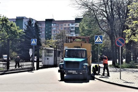 Дорожное движение возле школ на Таирова сделали более безопасным (фото)