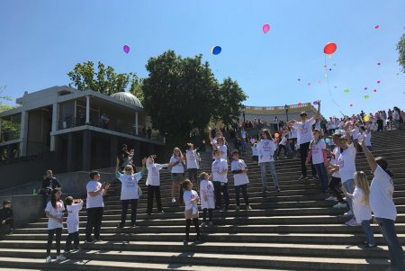 День Матери в Одессе отпраздновали ярким флешмобом (фото, видео)
