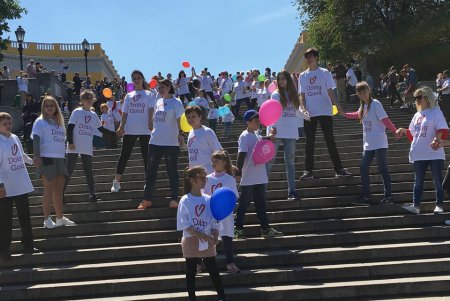 День Матери в Одессе отпраздновали ярким флешмобом (фото, видео)
