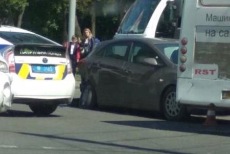 На Таирова произошло ДТП с участием  трех иномарок (фото)