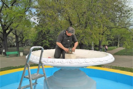 В парке Шевченко отремонтировали и запустили фонтан «Ваза большая» (фото) 