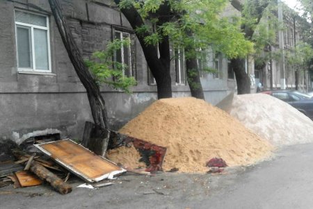 Коммунальщики выписали штрафы нарушителям правил благоустройства (фото)