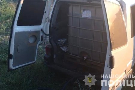 Сотрудники железной дороги слили с тепловоза две тонны горючего (фото, видео)