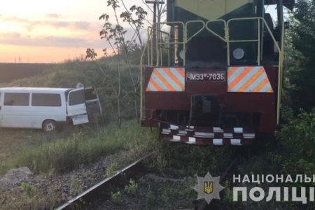 Сотрудники железной дороги слили с тепловоза две тонны горючего (фото, видео)