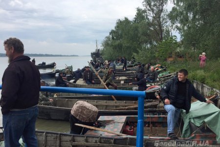 Вилковские рыбаки перекрывали Дунай из-за запрета на вылов сельди (фото)