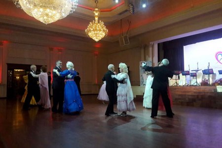 Светский раут: в Одессе прошел «Бал для седовласых кавалеров и дам» (фото)