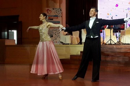 Светский раут: в Одессе прошел «Бал для седовласых кавалеров и дам» (фото)