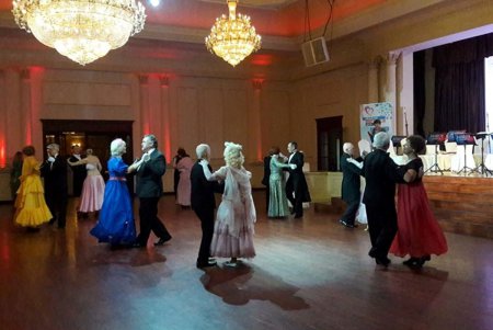 Светский раут: в Одессе прошел «Бал для седовласых кавалеров и дам» (фото)