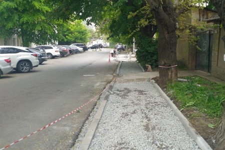 Сразу в трех районах города ремонтируют тротуары (фото)