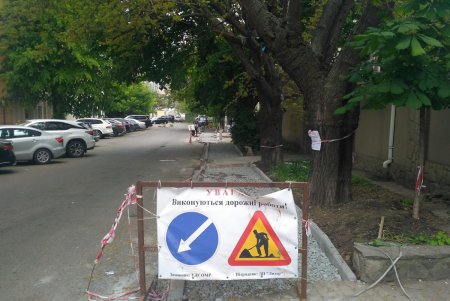 Сразу в трех районах города ремонтируют тротуары (фото)