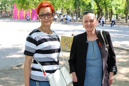В Одессе высадили цветочную аллею в память об умерших от СПИДа (фото) 
