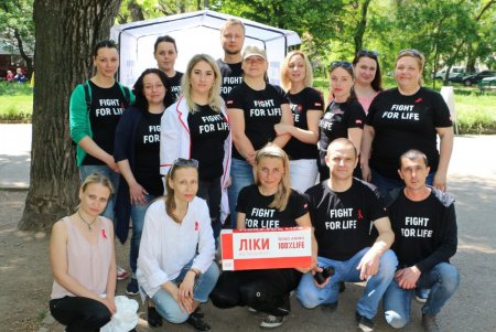 В Одессе высадили цветочную аллею в память об умерших от СПИДа (фото) 