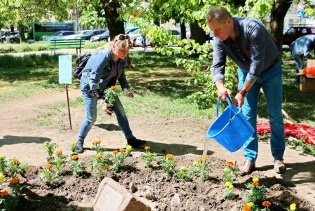 В Одессе высадили цветочную аллею в память об умерших от СПИДа (фото) 