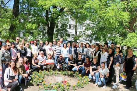 В Одессе высадили цветочную аллею в память об умерших от СПИДа (фото) 