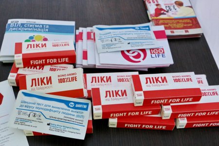В Одессе высадили цветочную аллею в память об умерших от СПИДа (фото) 