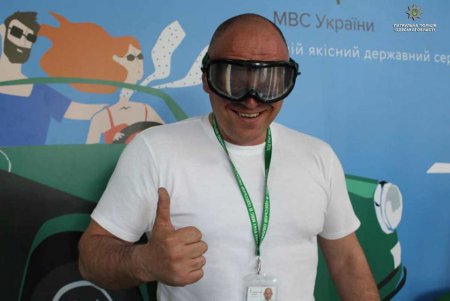 В сервисном центре МВД презентовали «Пьяные очки» (фото)