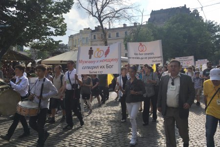 В Одессе в рамках «Фэмили феста» прошел марш за семейные ценности (фото, видео)